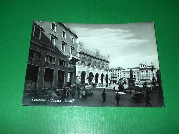 Cartolina Piacenza - Piazza Cavalli 1958