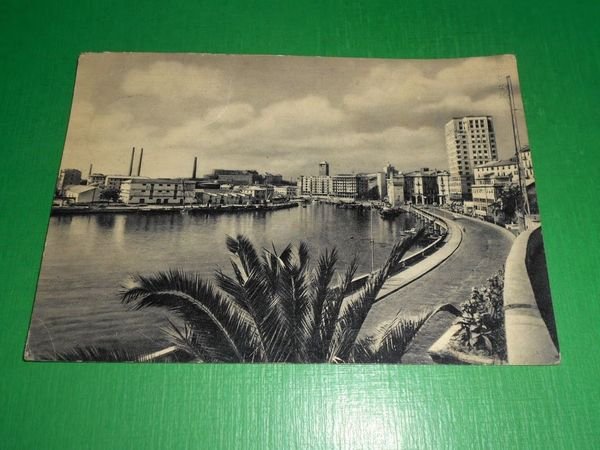 Cartolina Savona - Porto e Passeggiata G. Matteotti 1954