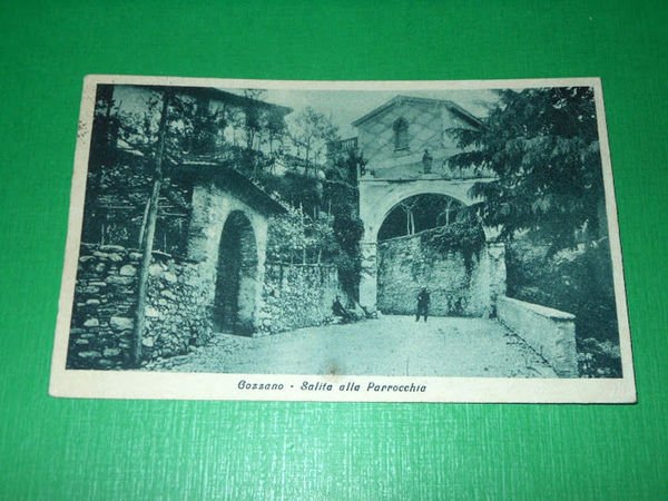 Cartolina Gozzano - Salita alla Parrocchia 1930