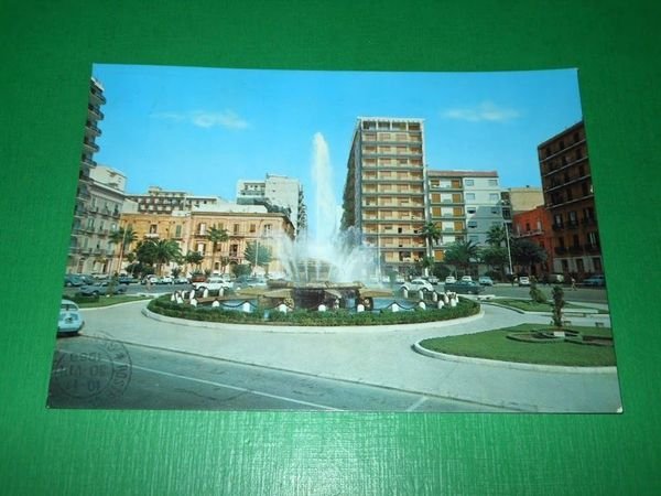 Cartolina Taranto - Piazza Ebalia e fontana Rosa dei Venti …