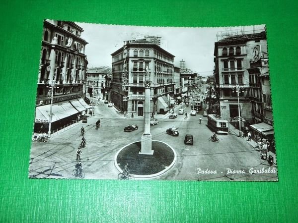 Cartolina Padova - Piazza Garibaldi 1965