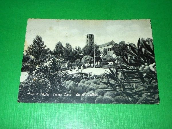 Cartolina Ruvo di Puglia - Piazza Dante - Giardini Pubblici …