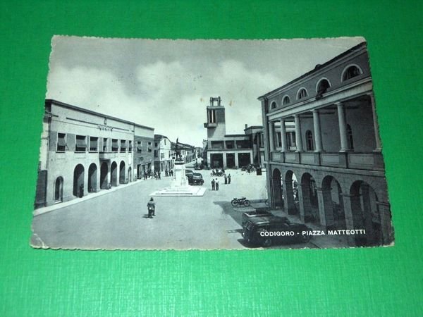Cartolina Codigoro ( Ferrara ) - Piazza Matteotti 1952