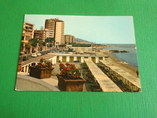 Cartolina Arma di Taggia - Lungomare e Spiaggia 1976 | Immagine Gallery 1