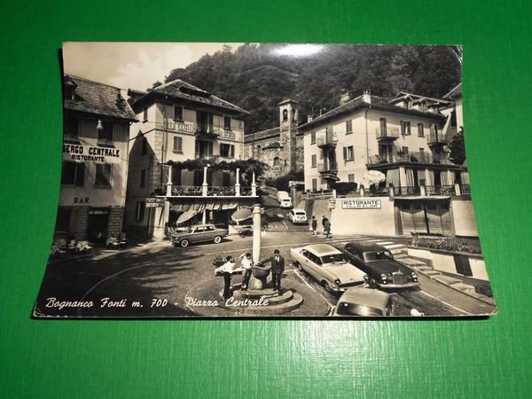 Cartolina Bognanco Fonti - Piazza Centrale 1963