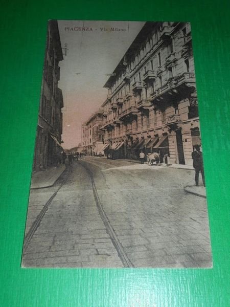 Cartolina Piacenza - Via Milano 1942