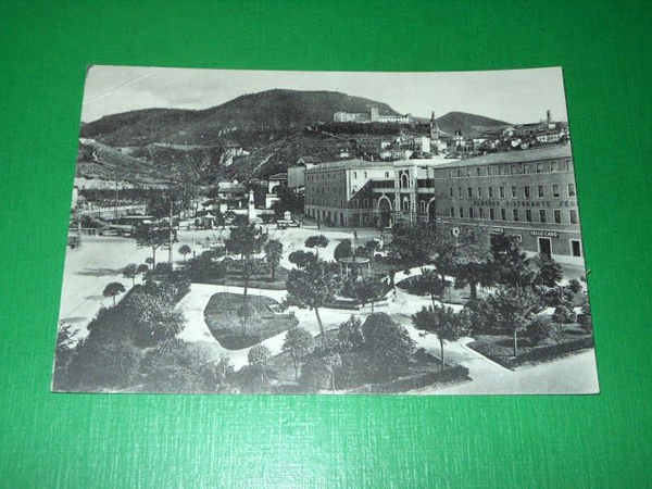 Cartolina Spoleto - Piazza della Vittoria e giardini 1960 ca