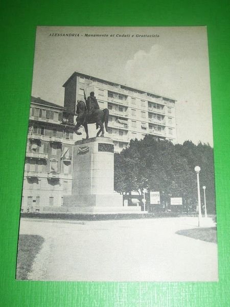 Cartolina Alessandria - Monumento ai Caduti e Grattacielo 1940 ca
