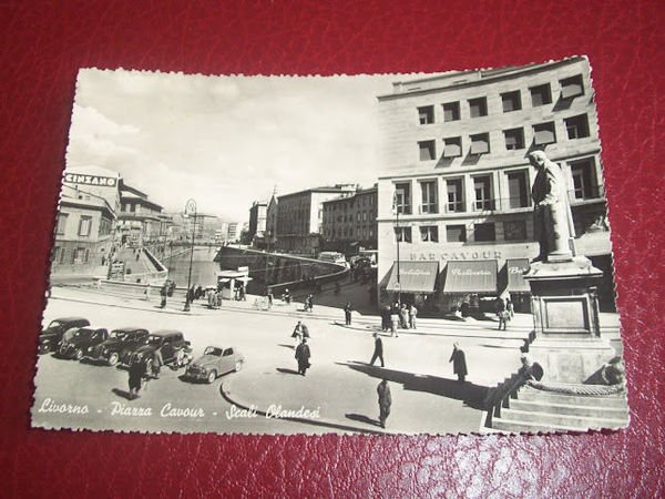 Cartolina Livorno - Piazza Cavour - Scali Olandesi 1959