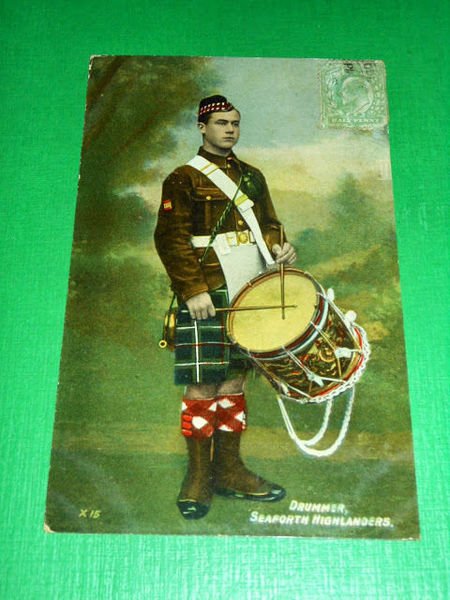 Cartolina Militaria Uiformi - Drummer - Seaforth Highlanders 1910 ca | Immagine Gallery 1