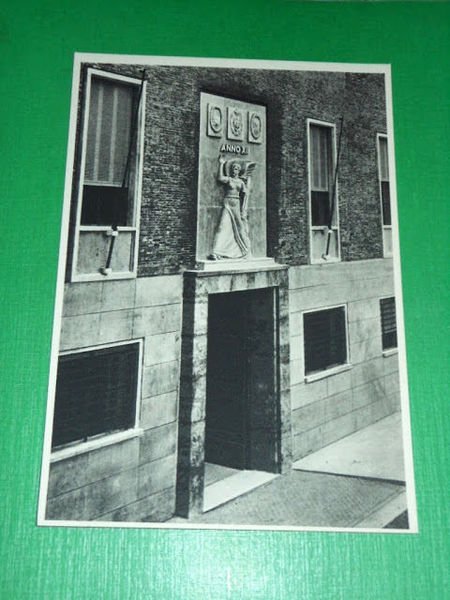 Cartolina Sabaudia - Municipio - Particolare dell' ingresso 1940 ca