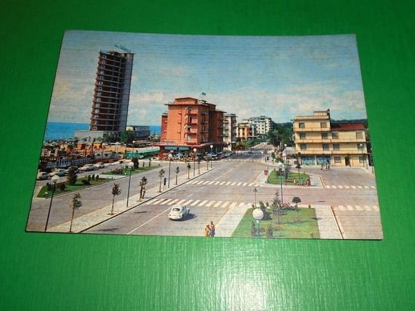 Cartolina Lido di Jesolo - Piazza Milano 1968