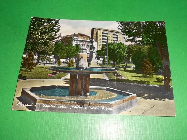 Cartolina Alessandria - Fontana della Stazione e Nuovi Palazzi 1953.