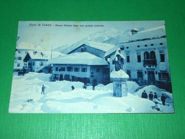 Cartolina Pieve di Cadore - Piazza Tiziano dopo una grande …