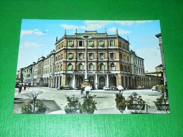 Cartolina Acqui Terme - Piazza Italia e Albergo Nuove Terme …