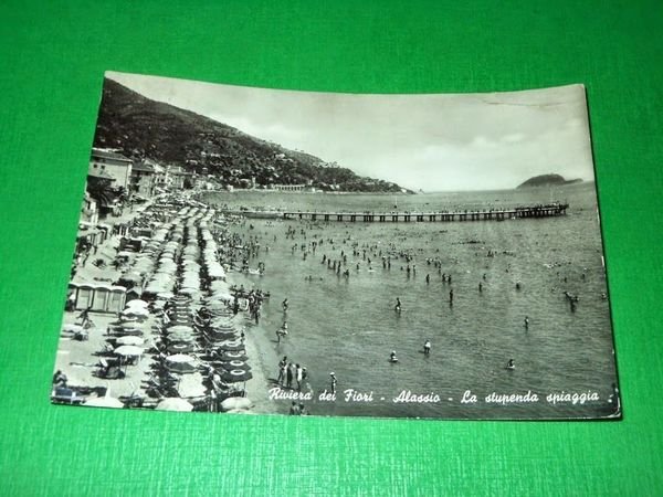 Cartolina Alassio - La stupenda spiaggia 1958.