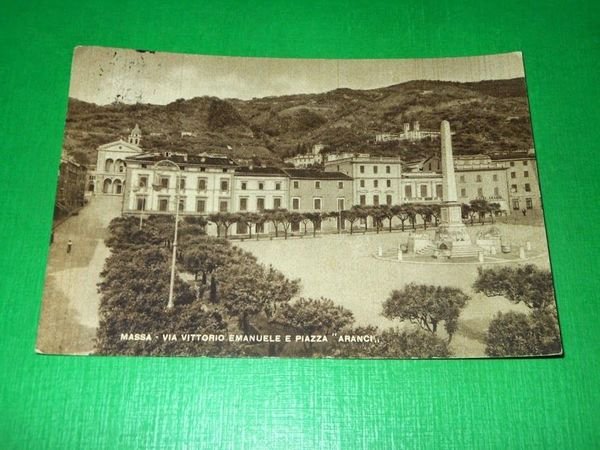 Cartolina Massa - Via Vittorio Emanuele e Piazza Aranci 1949