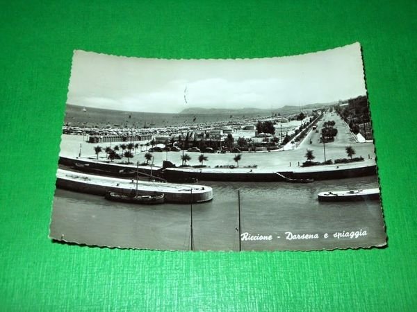 Cartolina Riccione - Darsena e spiaggia 1956