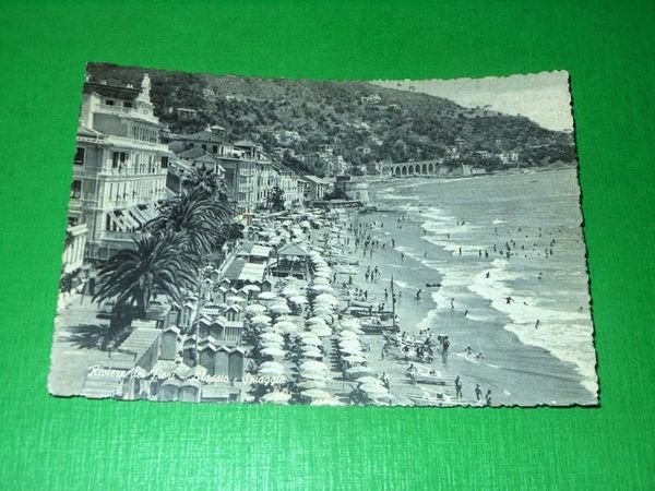 Cartolina Riviera dei Fiori - Alassio - Spiaggia 1955