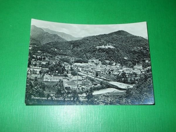 Cartolina Varallo - Panorama con il S. Monte 1953