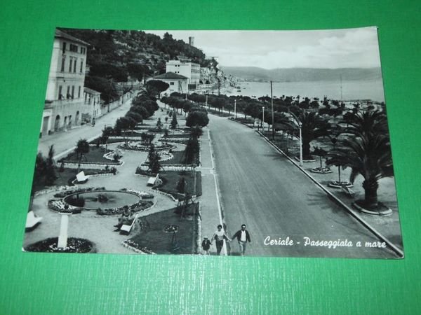 Cartolina Ceriale - Passeggiata a mare 1959