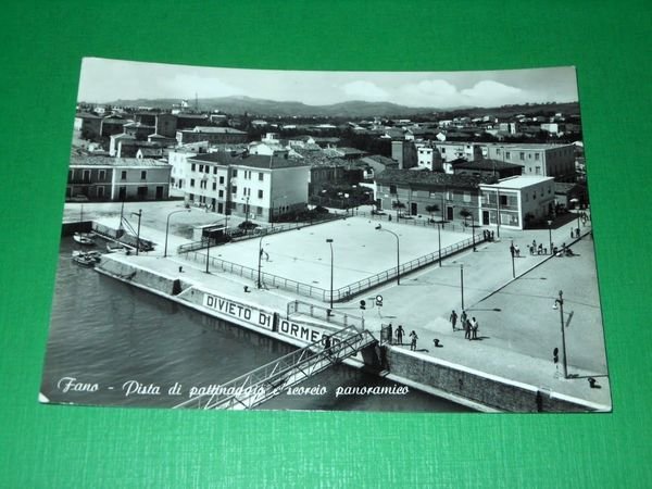 Cartolina Fano - Pista di pattinaggio e scorcio panoramico 1961