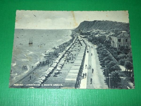 Cartolina Pesaro - Lungomare e Monte Ardizio 1949