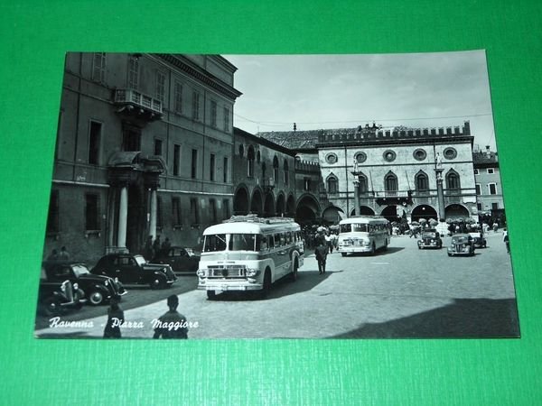 Cartolina Ravenna - Piazza Maggiore 1951
