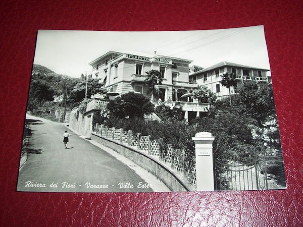 Cartolina Riviera dei Fiori - Varazze - Villa Ester 1952