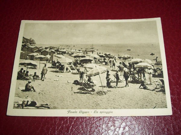 Cartolina Finale Ligure - La Spiaggia 1951