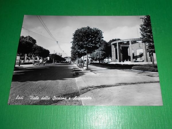 Cartolina Lodi - Viale della Stazione e Acquedotto 1960 ca