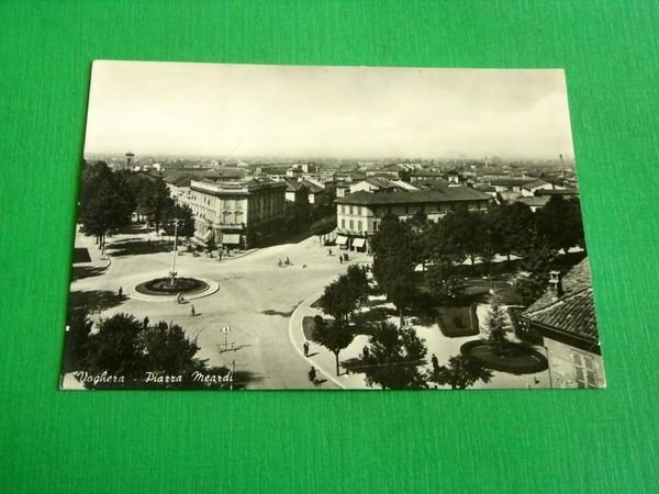 Cartolina Voghera - Piazza Meardi 1952