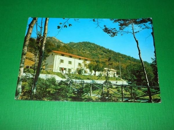 Cartolina Ristorante Le Gobbie - Sullo sfondo il Monte Macina …