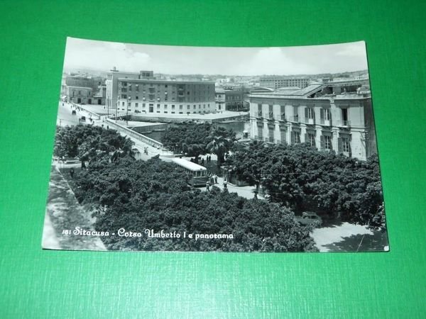 Cartolina Siracusa - Corso Umberto I e panorama 1958 | Immagine Gallery 1