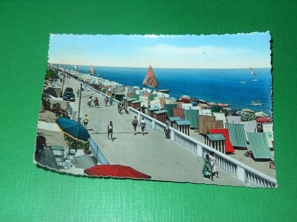 Cartolina Bellaria - La ridente spiaggia Romagnola - Lungomare 1957