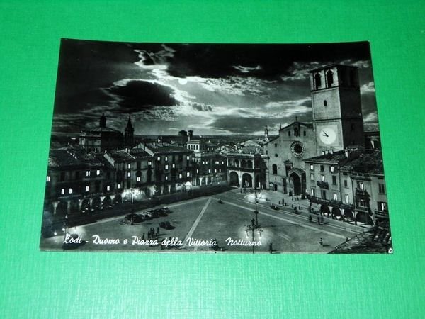 Cartolina Lodi - Duomo e Piazza della Vittoria ( notturno …