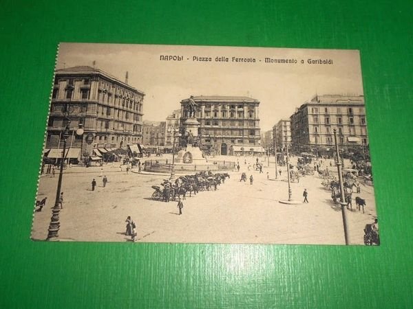 Cartolina Napoli - Piazza della Ferrovia - Monumento a Garibaldi …