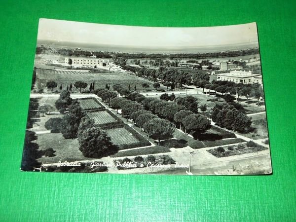 Cartolina Sabaudia - Giardini Pubblici e Caserma Piave 1959