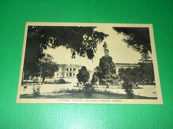 Cartolina Vittorio Veneto - Municipio e Giardini Pubblici 1940 ca.