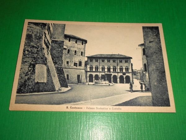Cartolina San Costanzo - Palazzo Scolastico e Castello 1935 ca | Immagine principale