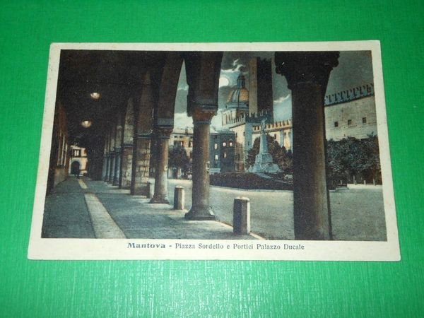 Cartolina Mantova - Piazza Sordello e Portici Palazzo Ducale 1929.