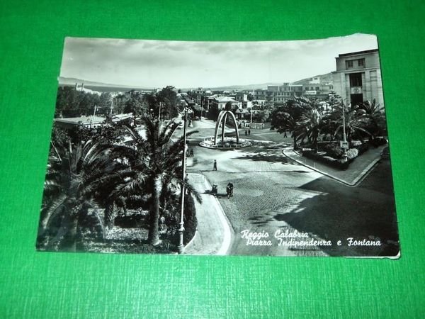 Cartolina Reggio Calabria - Piazza Indipendenza e Fontana 1956