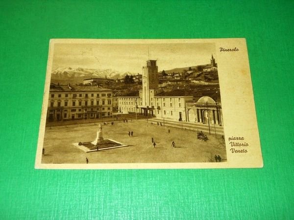 Cartolina Pinerolo - Piazza Vittorio Veneto 1938