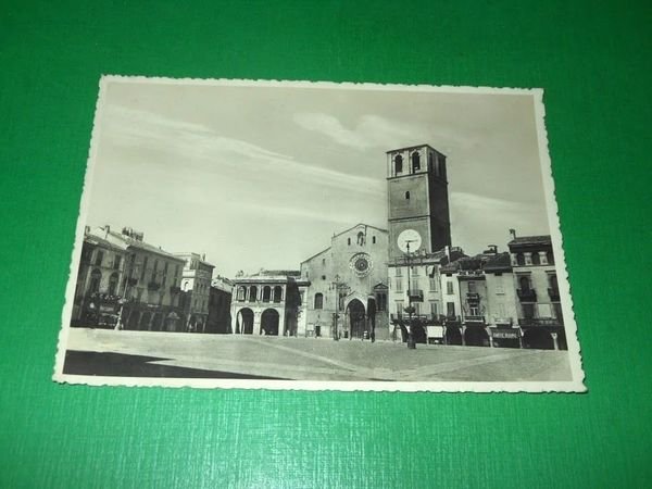 Cartolina Lodi - Piazza della Vittoria 1940