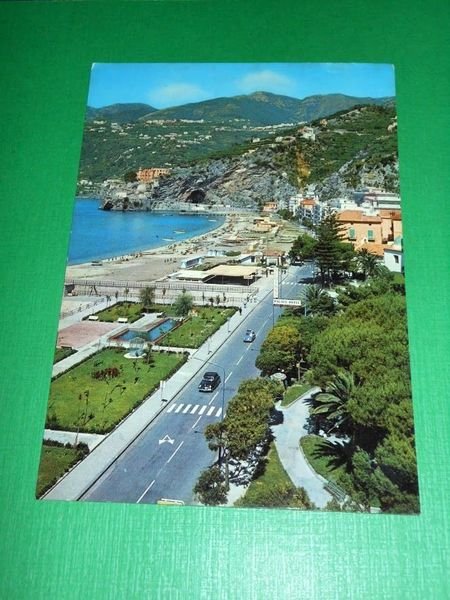 Cartolina Maiori - Giardini e spiaggia 1970