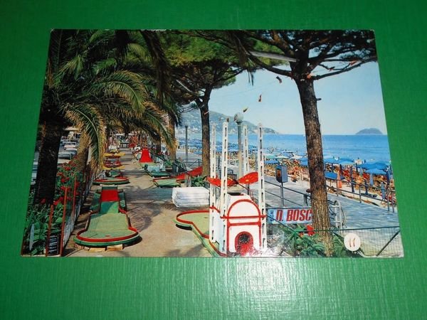 Cartolina Alassio - Minigolf e scorcio di spiaggia 1965 ca