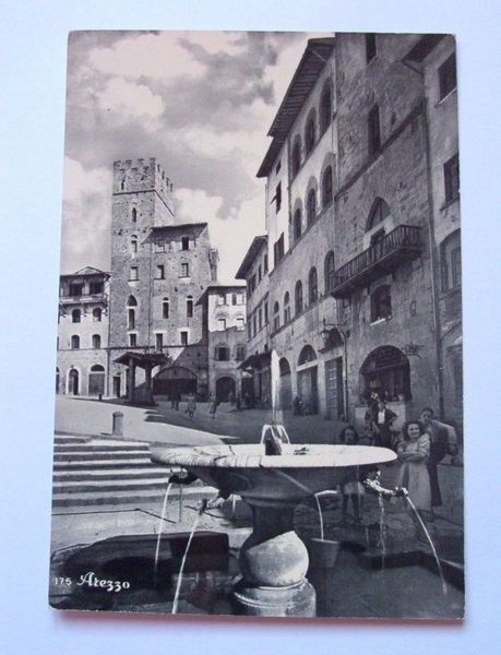 Cartolina Arezzo - Piazza Vasari 1950 ca