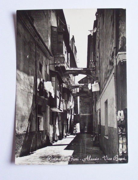 Cartolina Alassio - Vico Bassi 1960