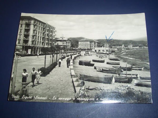 Cartolina Vado Ligure - La spiaggia e passeggiata a mare …