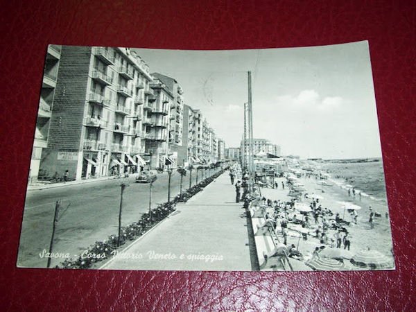 Cartolina Savona - Via Vittorio Veneto e spiaggia 1965